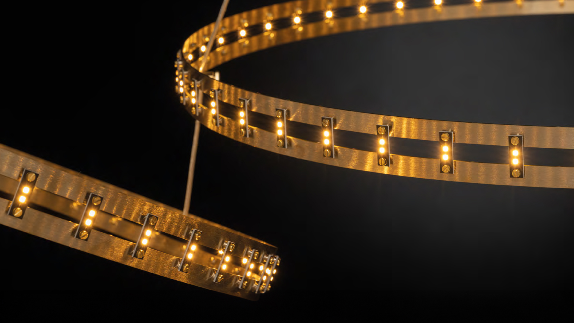 ECLIPSE 140 COMPOSITION PENDANT