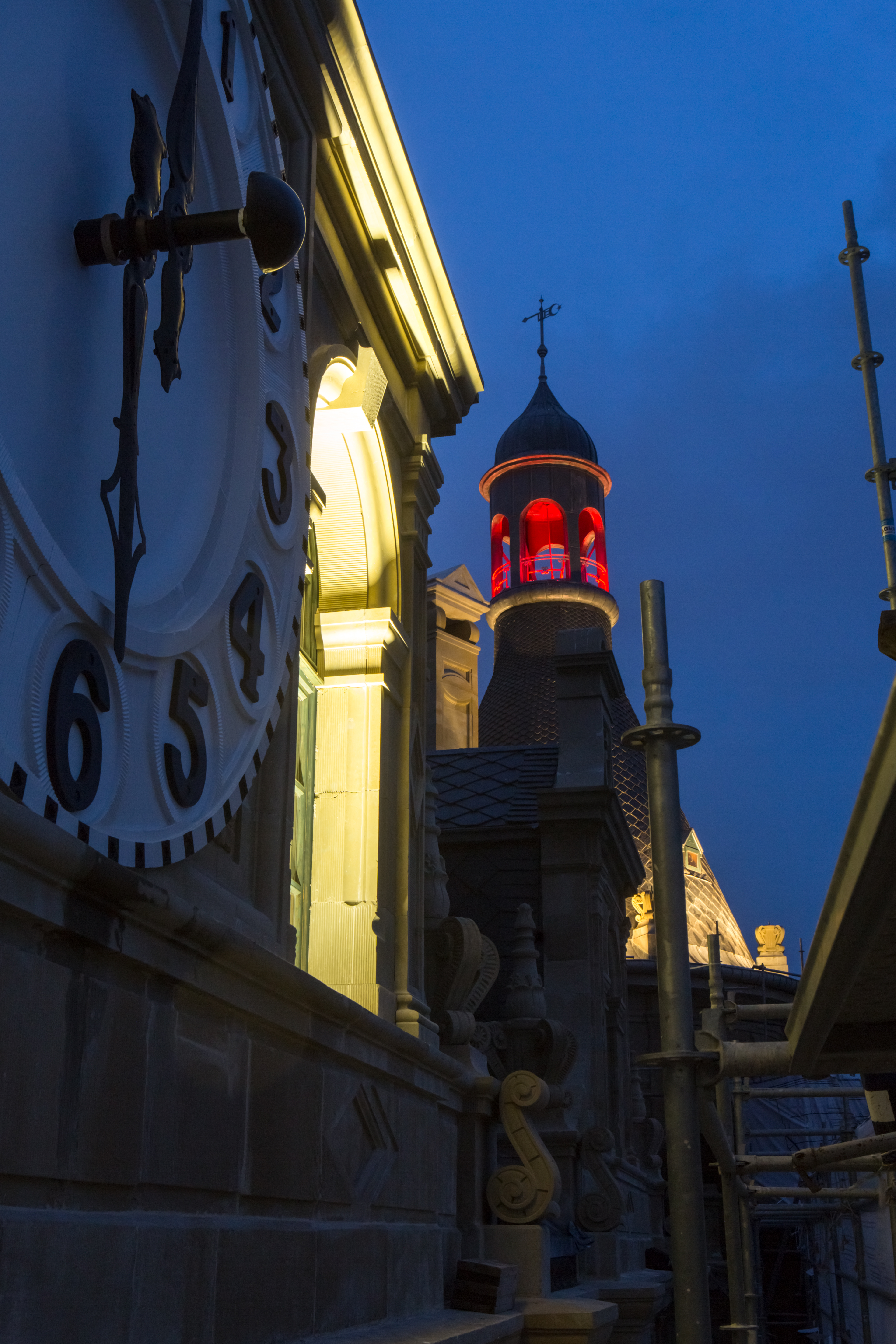 Vertical façade accents